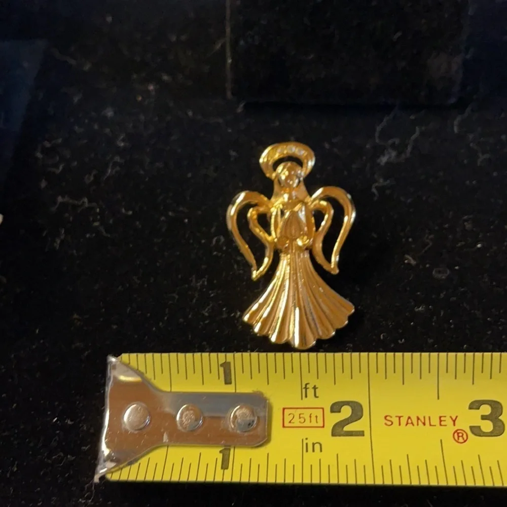 Avon (1992) Vintage Goldtone / Crystal Heavenly Angel Pin